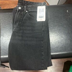 Women’s size 6 straight fit H&M black jeans. NWT
